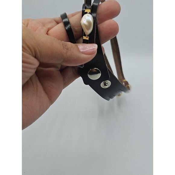 NAKAHOL leather strands adorned with freshwater pearls and gold-toned ACCENTS - Picture 8 of 16